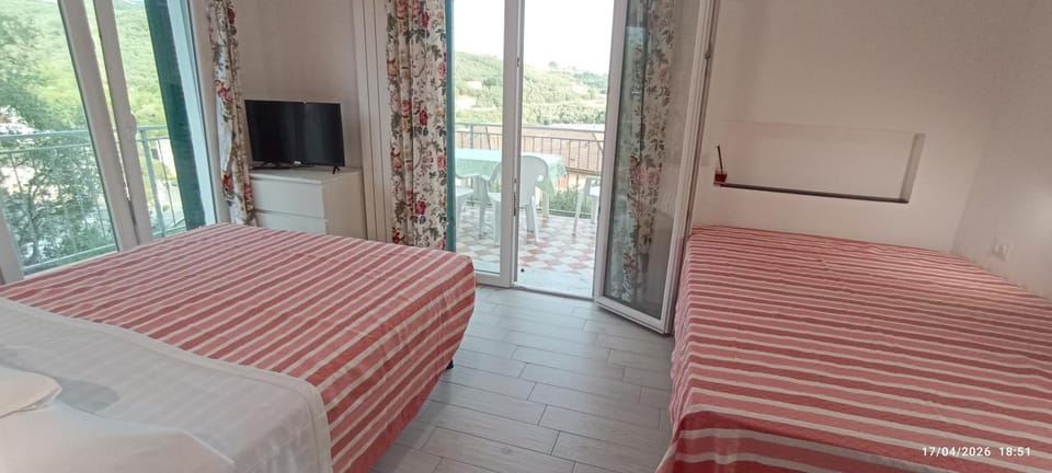 Bed, Balcony/Terrace, Bedroom