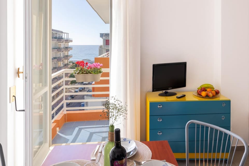 Patio, TV and multimedia, View (from property/room), Balcony/Terrace, Dining area, Sea view