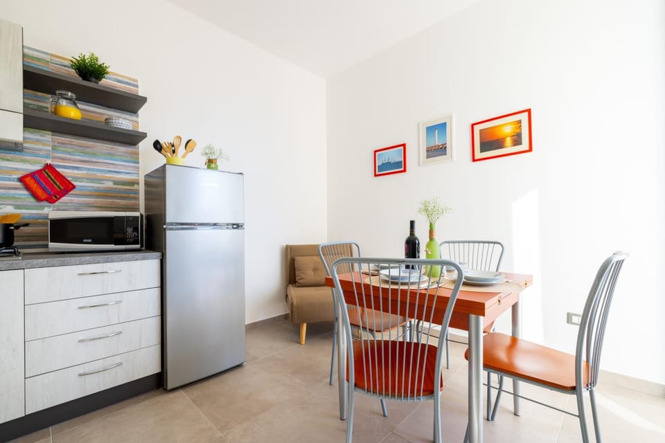 Kitchen or kitchenette, Living room, Dining area, minibar