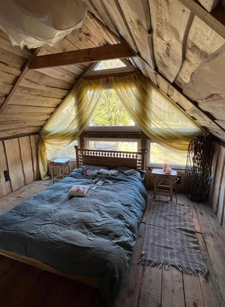 Bed, Bedroom
