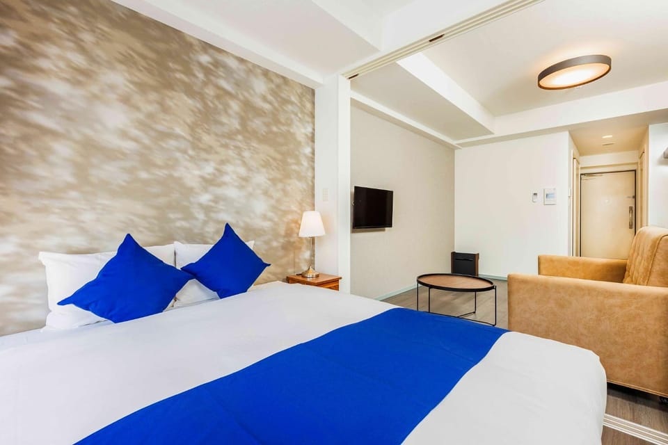 Bed, TV and multimedia, Bedroom