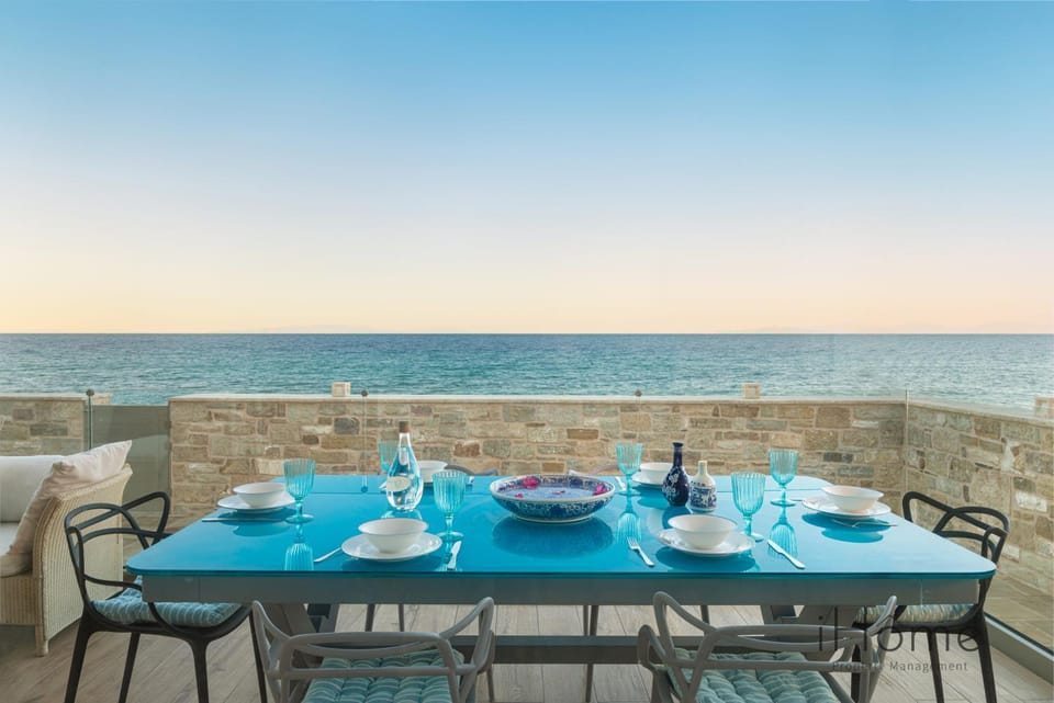 Day, View (from property/room), Balcony/Terrace, Living room, Dining area, Beach, Sea view