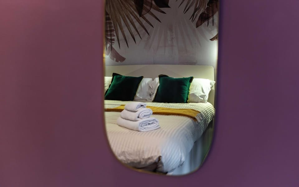 Bed, Photo of the whole room, Bedroom, towels