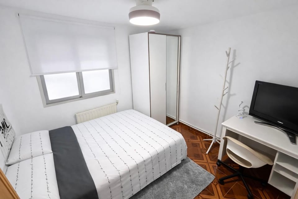 Bed, Photo of the whole room