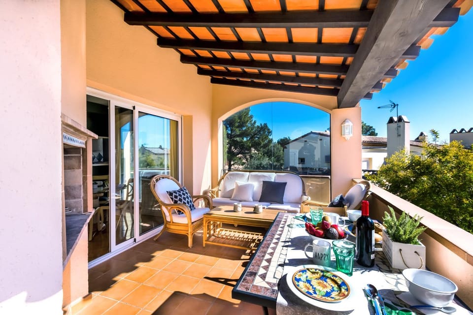 View (from property/room), Balcony/Terrace, Seating area, Food