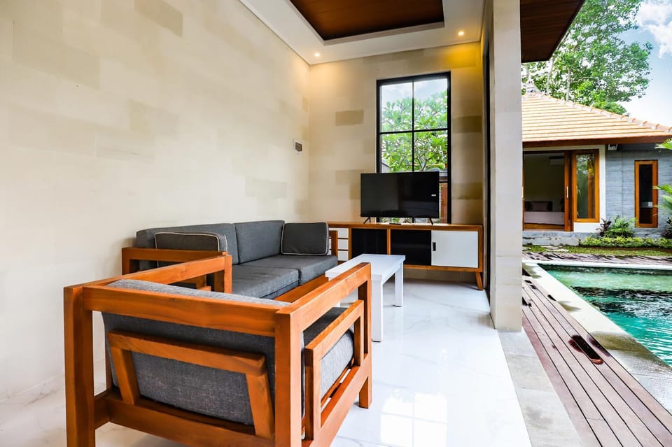 Communal lounge/ TV room, Living room, Seating area, Evening entertainment
