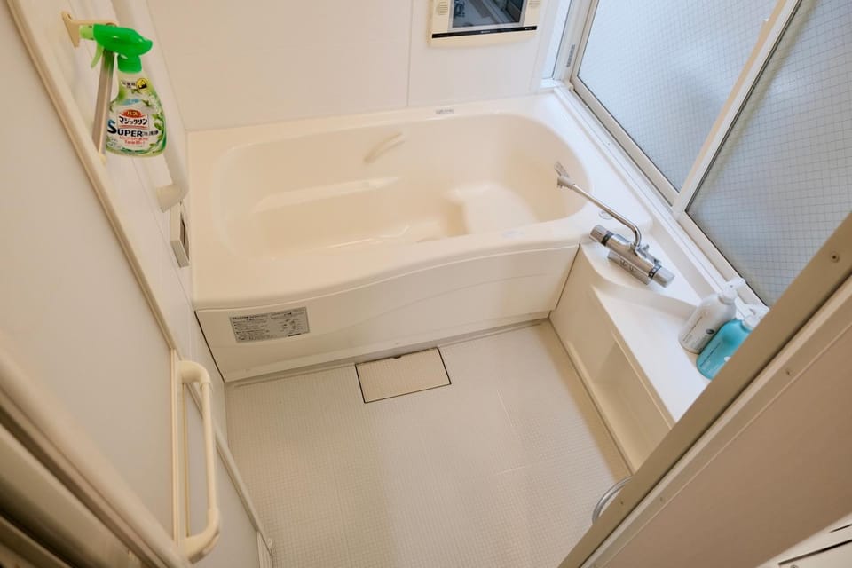 Hot Tub, Bath