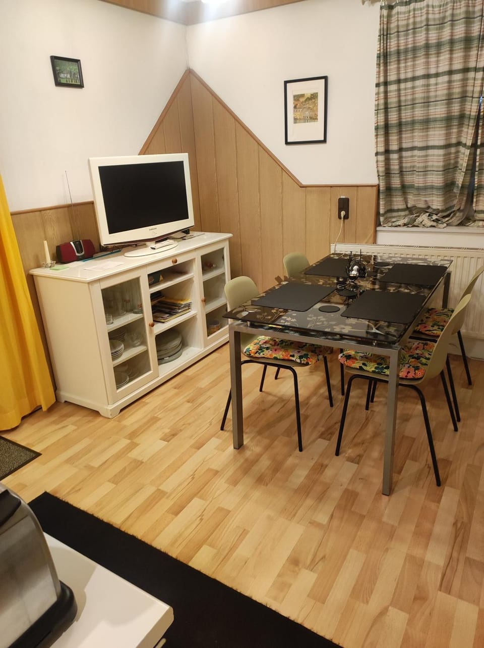 TV and multimedia, Dining area