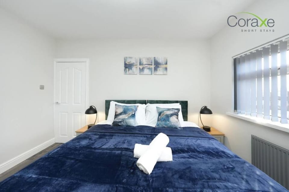 Bed, Bedroom, internet, towels