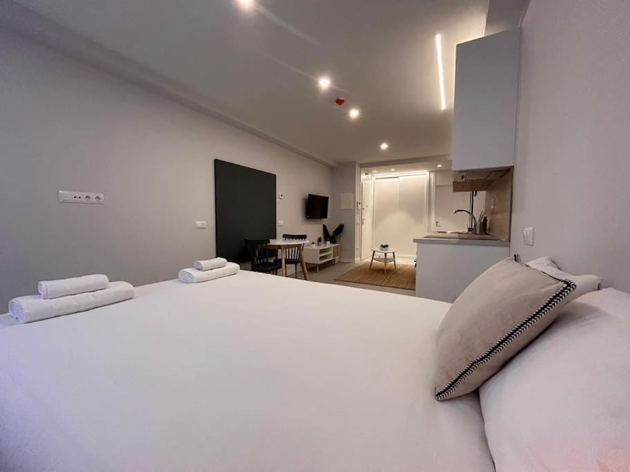 Cozy studio in Tetuan En 1/6 Apartment in Madrid