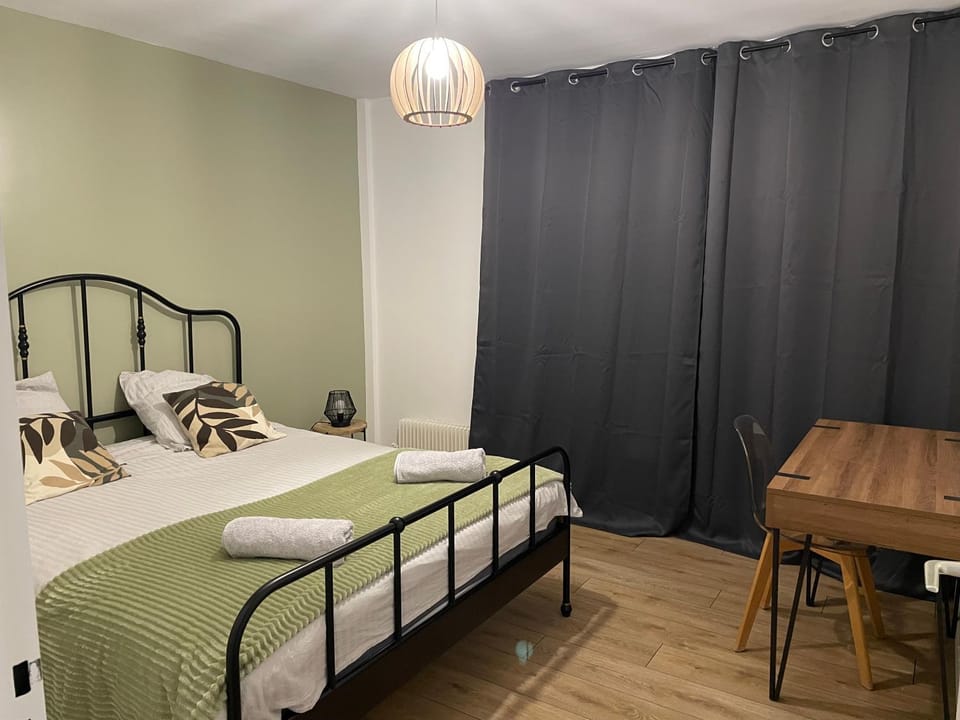 Appartement design pour 6 pers dans le centre de Salon de Pce - Proche Fontaine Moussue Apartment in Provence-Alpes-Côte d'Azur