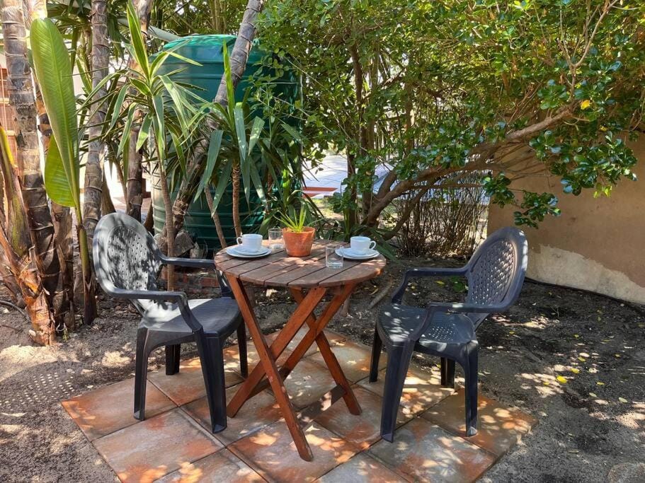 Garden, Seating area, Dining area, Garden view