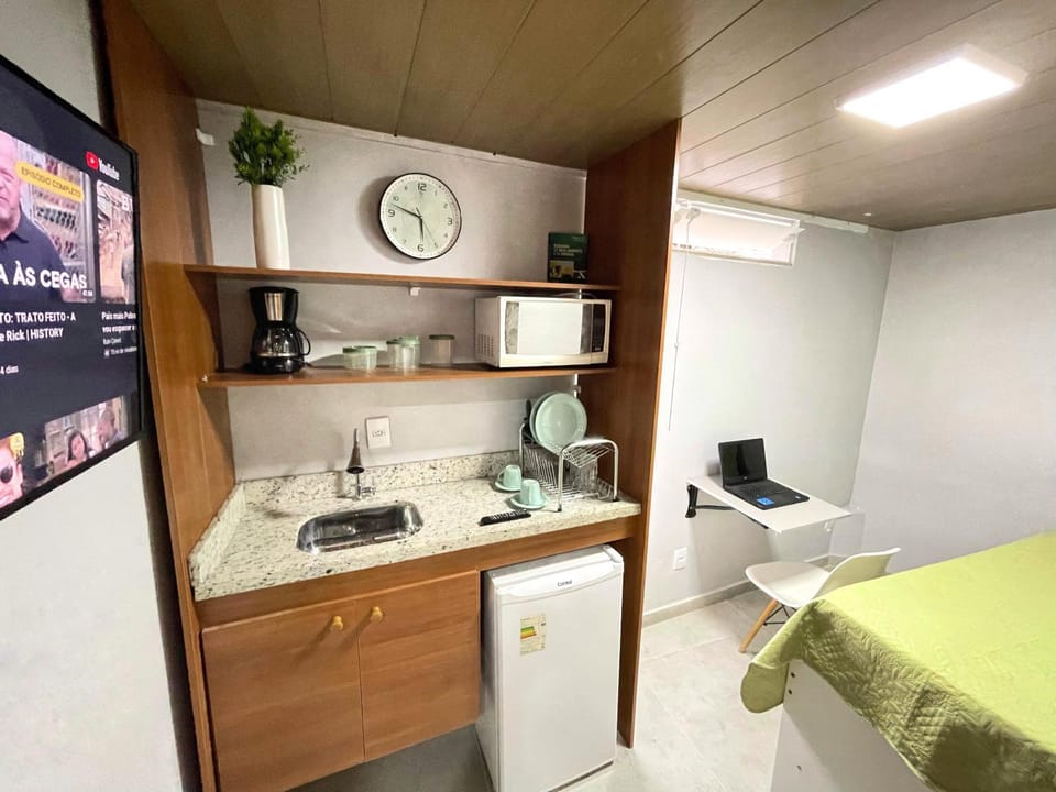 STUDIO aconchego, com Ar, Wifi, Smartv e Cozinha Bed and Breakfast in Macaé