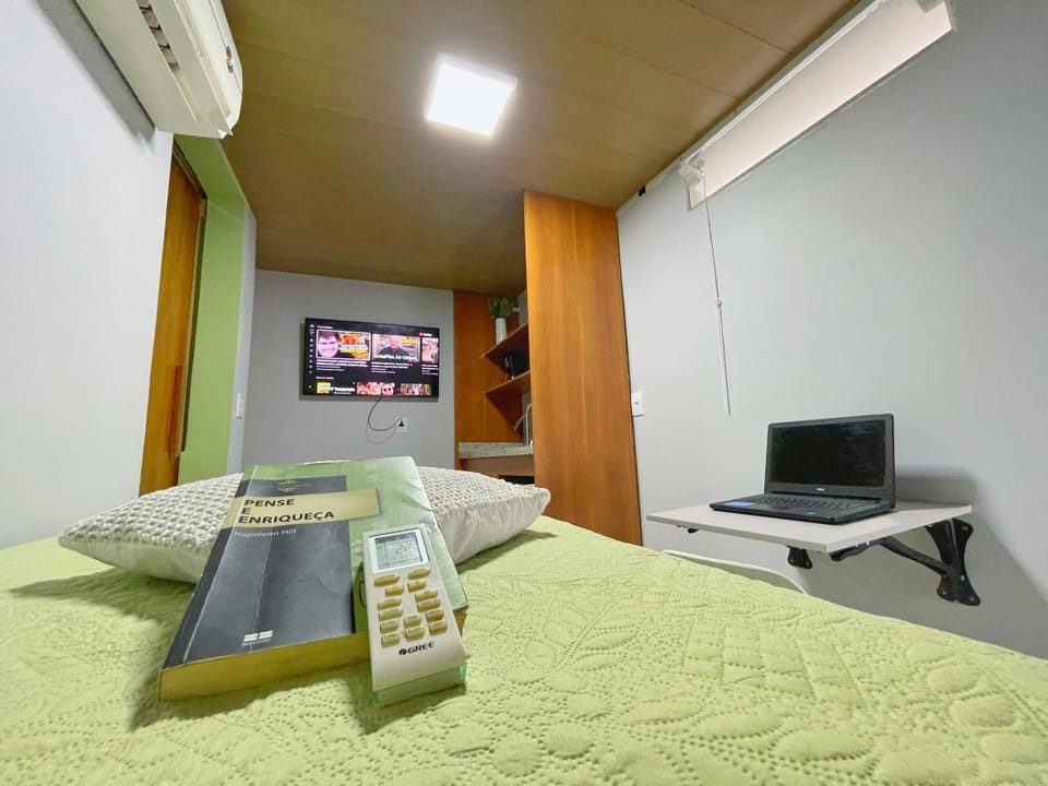 STUDIO aconchego, com Ar, Wifi, Smartv e Cozinha Bed and Breakfast in Macaé