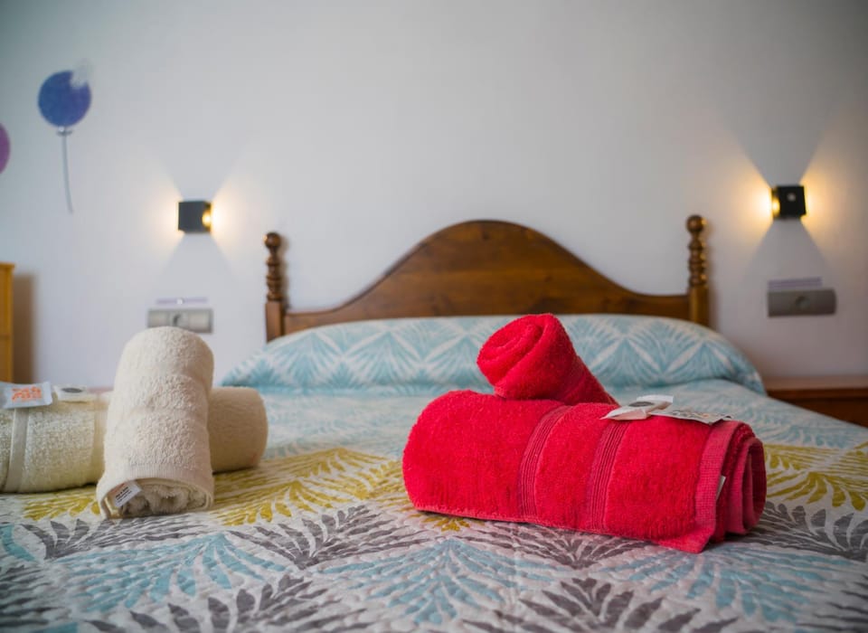 Bed, Photo of the whole room, Bedroom, towels