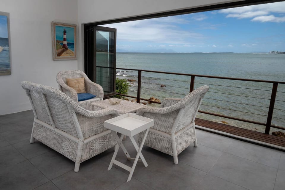 Natural landscape, Balcony/Terrace, Seating area, Sea view