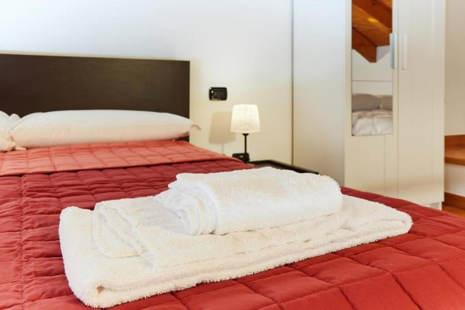 [Airport 8 min]Loft-Free Parking Apartment in Bergamo
