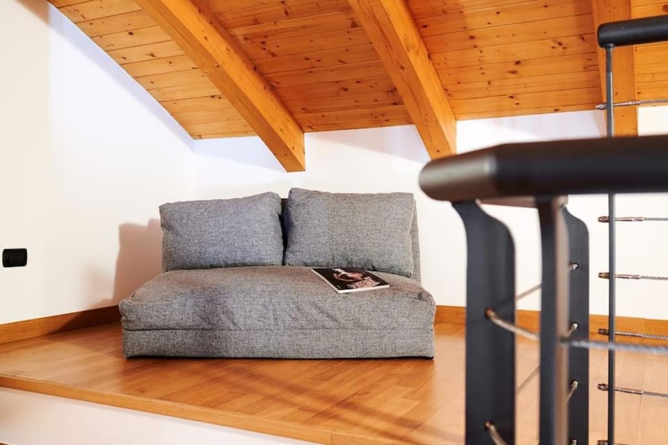 [Airport 8 min]Loft-Free Parking Apartment in Bergamo