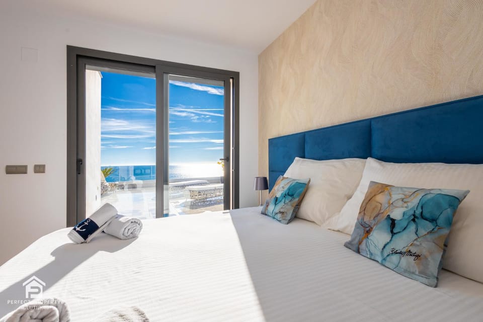 Bed, Bedroom, Sea view