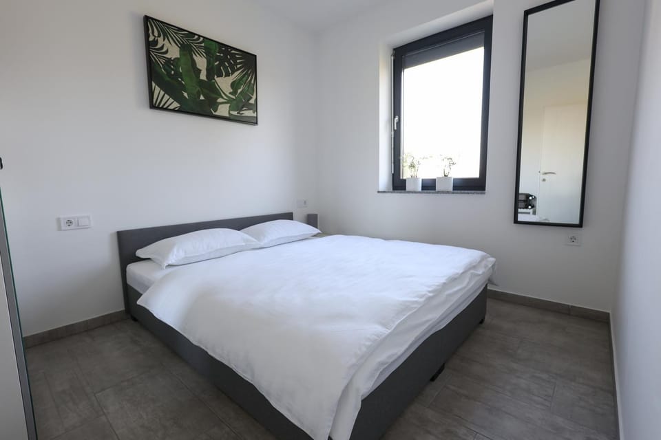 Bed, Photo of the whole room, Decorative detail, Bedroom