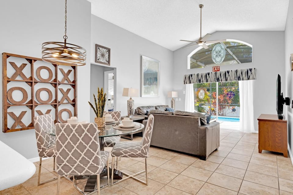 South Facing Pool with Spa and a Game Room in Prime Location Near Disney House in Kissimmee