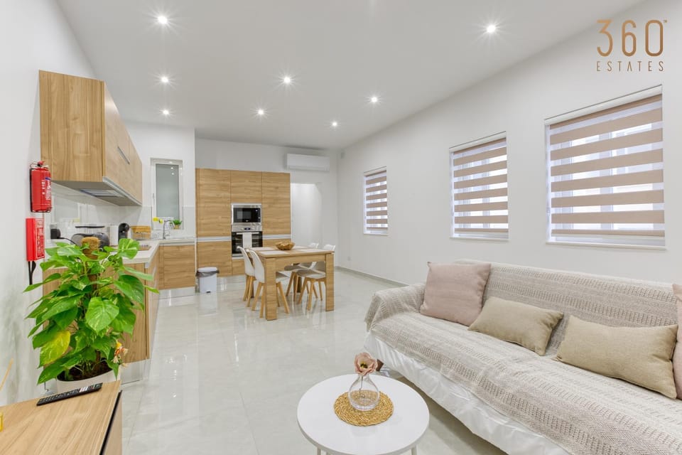 TV and multimedia, Kitchen or kitchenette, Living room, Seating area, Dining area, minibar, pet friendly