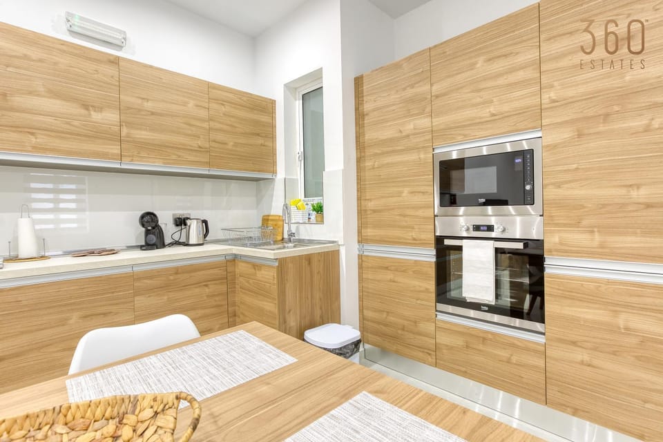 Coffee/tea facilities, Kitchen or kitchenette, minibar, oven, pet friendly, stove, toaster
