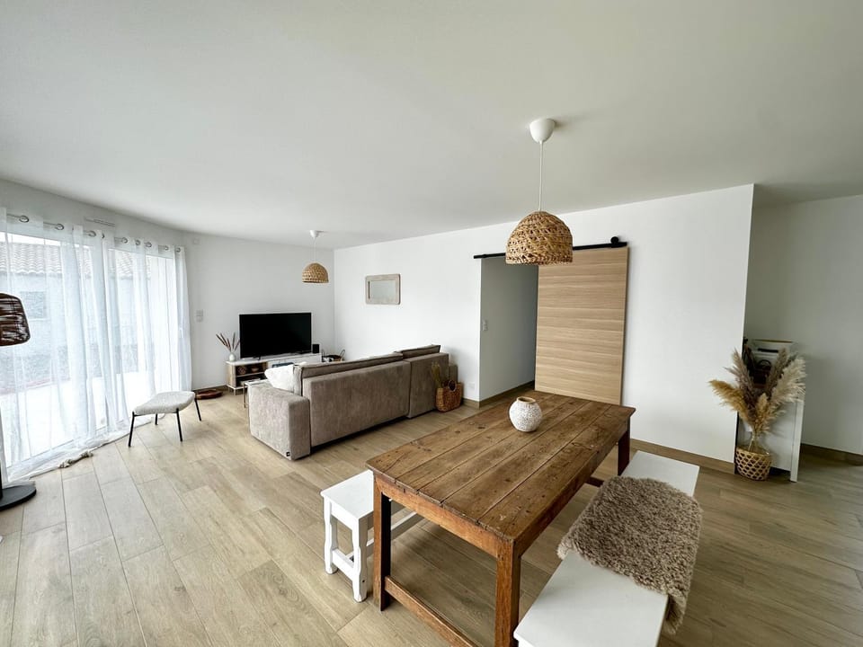 Communal lounge/ TV room, TV and multimedia, Living room, Seating area
