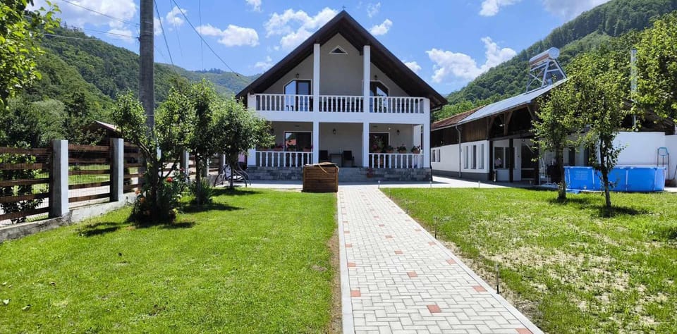 Pensiunea Agroturistica Daniel Farm Stay in Romania