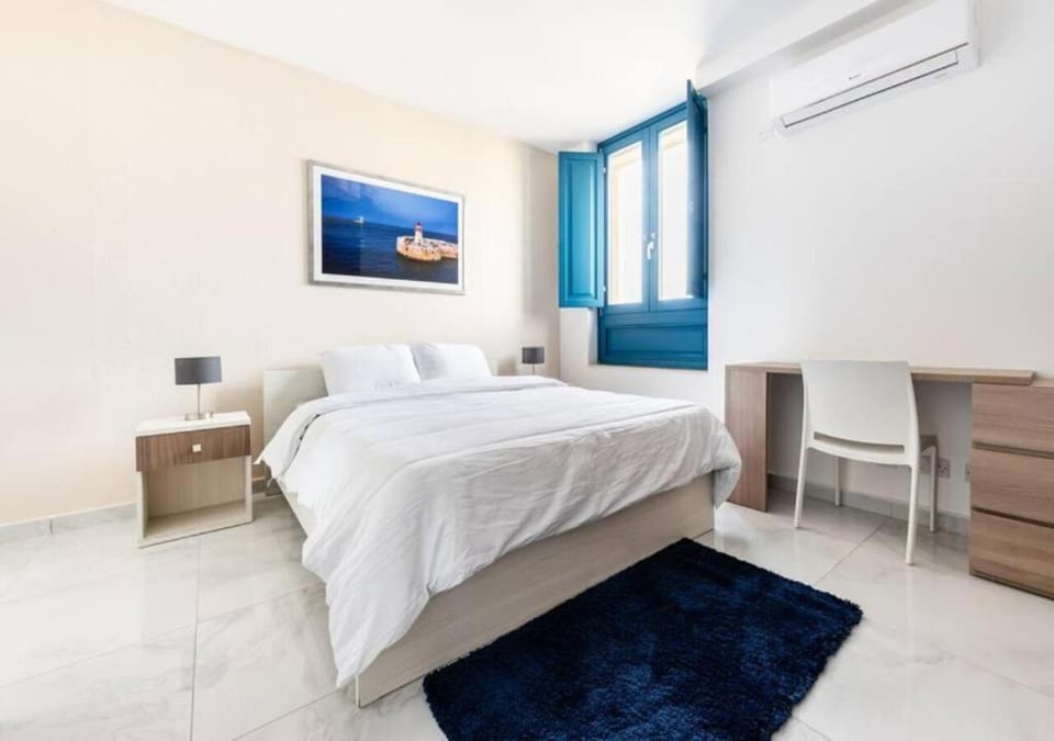 Bed, Bedroom, hair dresser, air conditioner