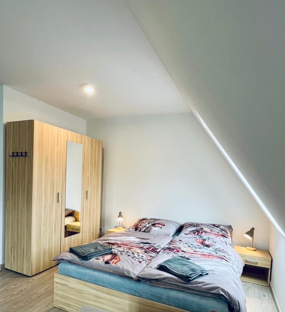 Bed, Photo of the whole room, Bedroom, wardrobe