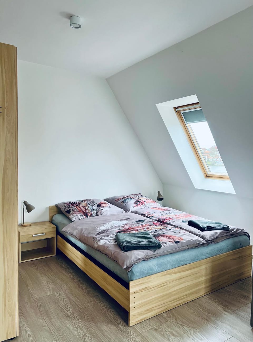 Bed, Living room, Photo of the whole room, Bedroom, towels