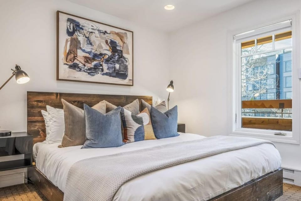 New Listing 3BR 3BA Condo - Steps to Gondola Apartment in Aspen