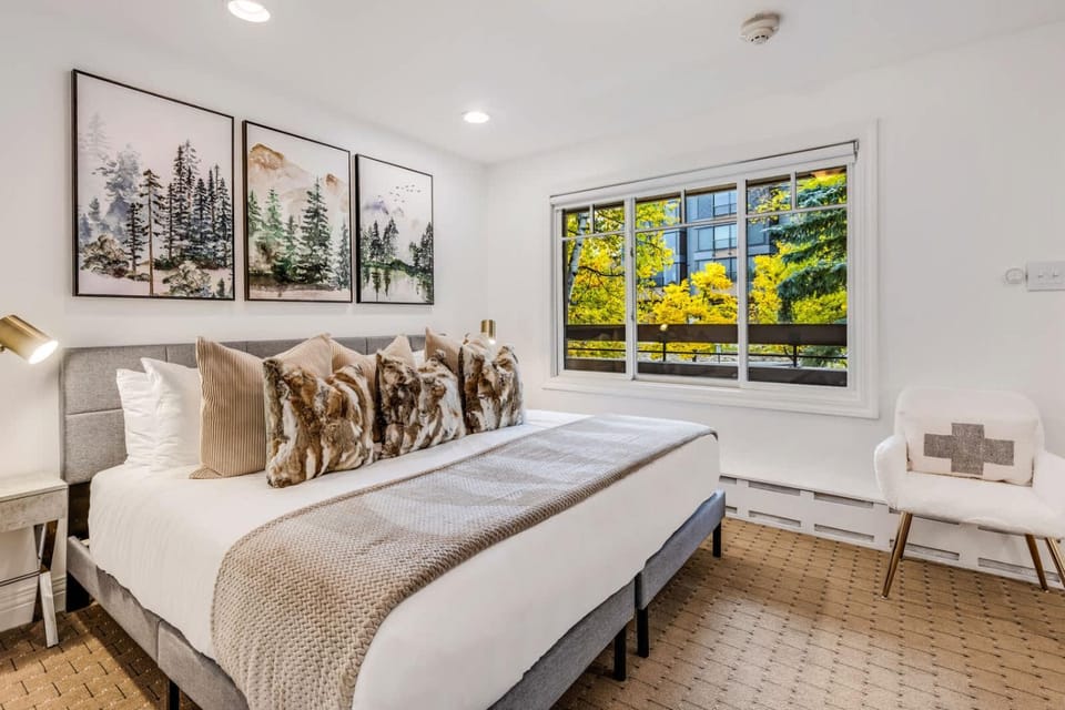 New Listing 3BR 3BA Condo - Steps to Gondola Apartment in Aspen