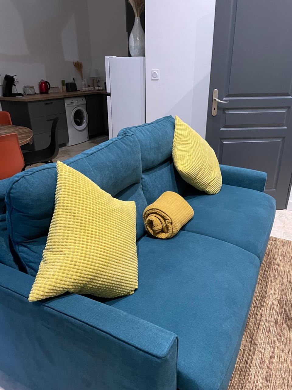 Property building, Communal lounge/ TV room, Living room, Seating area