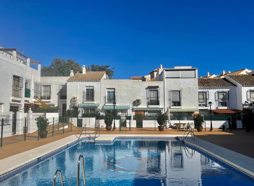 LaFrenchTouch - Céntrico con piscina junto al tren Apartment in Benalmadena