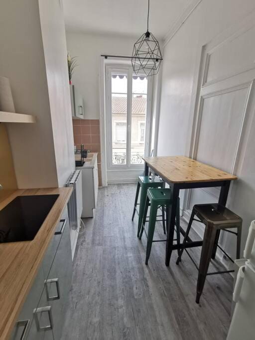 Grand T1 Bis Charme de l'ancien ProxGare/Métro/Bus Apartment in Villeurbanne