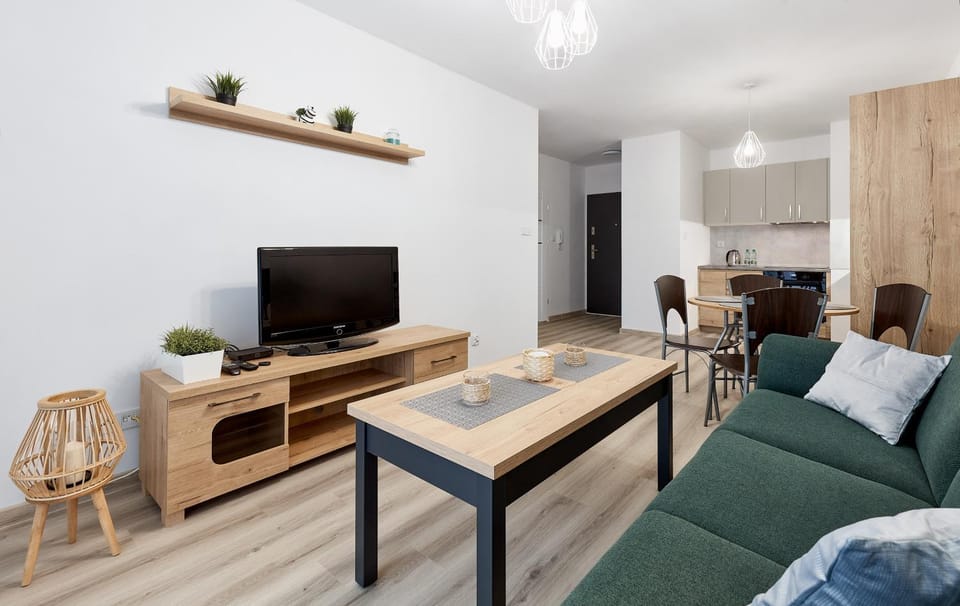 Communal lounge/ TV room, TV and multimedia, Kitchen or kitchenette, Living room, Seating area, Dining area, Evening entertainment