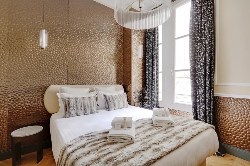 Bed, Photo of the whole room, Bedroom, towels