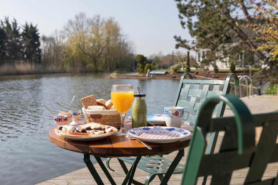 Garden, Breakfast