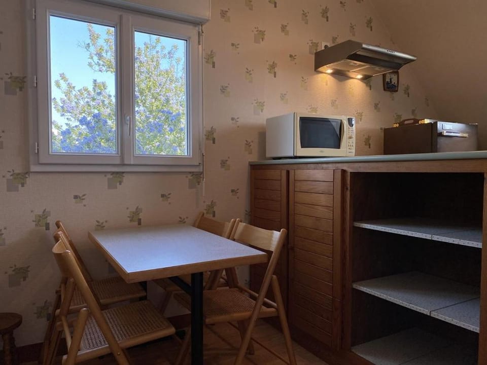 609 - Appartement T3 au premier étage d'une maison à quelques pas de la plage et des commerces d'Erquy Apartment in Brittany