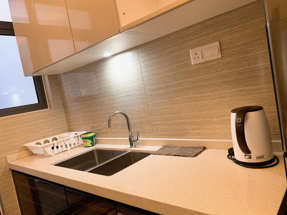 Coffee/tea facilities, Kitchen or kitchenette, minibar, stove