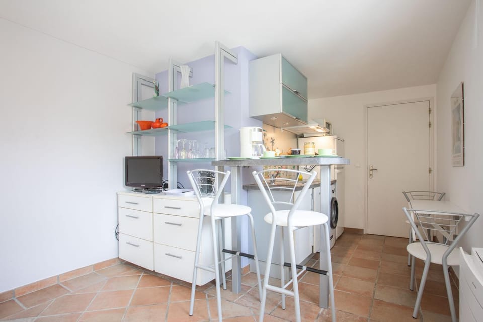 Property building, Kitchen or kitchenette, Living room