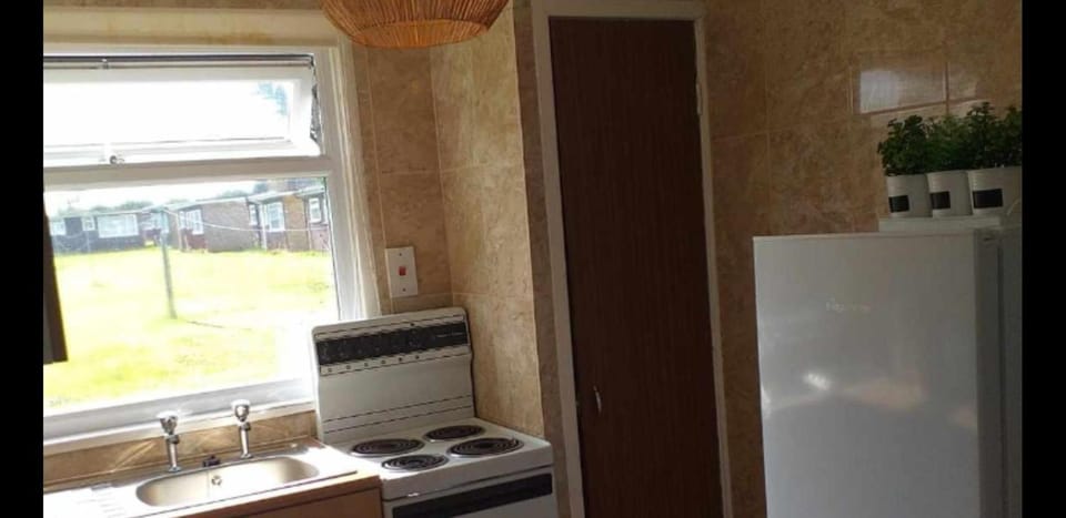 2 Bed Chalet Sleeps 5 - Pets Parking Near Beach Chalet in Hemsby