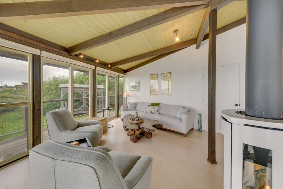 Serene Irish Beach Home w/ Panoramic Ocean Views! House in Mendocino County