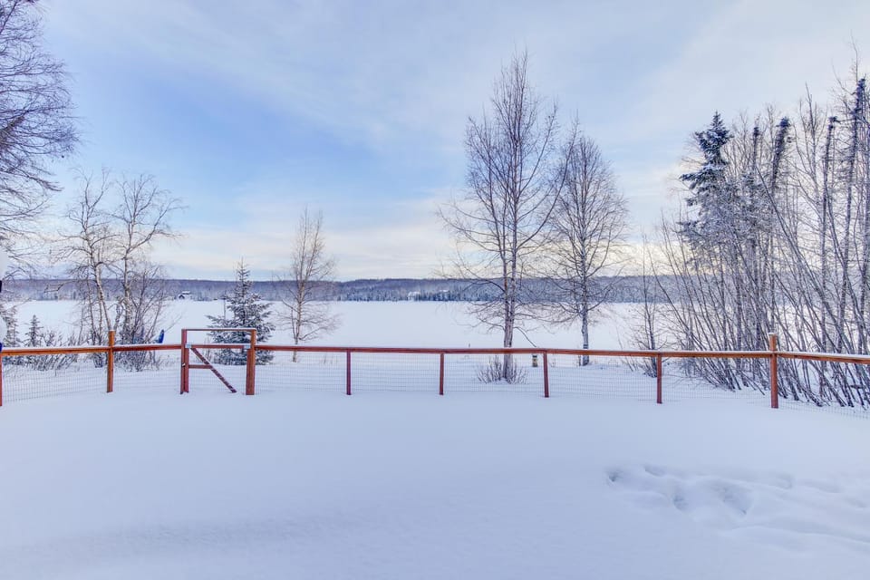 Wasilla 'Spruce Moose' Cabin: Lakefront + Hot Tub! Cabin in Big Lake