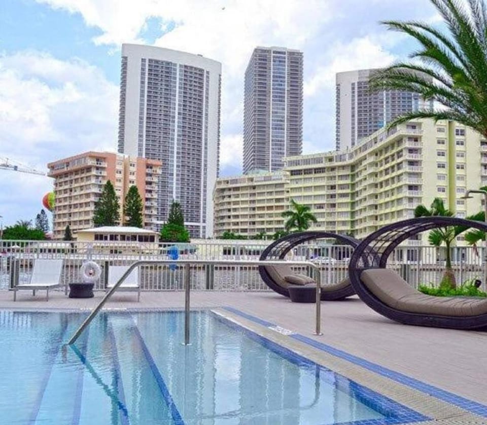 Pool view, Swimming pool