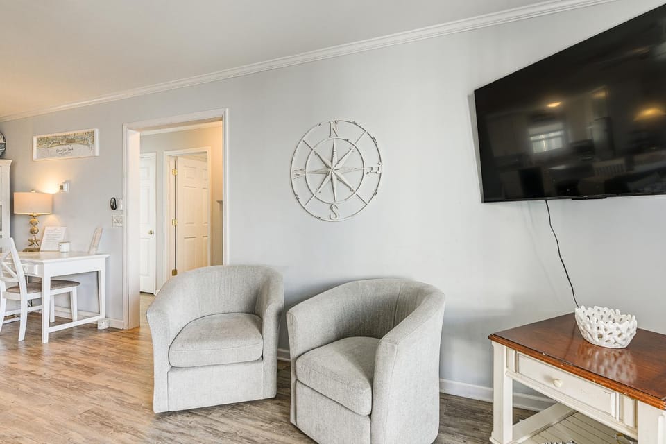 Ocean Isle Beach Condo w/ Balcony: Steps to Shore! House in Ocean Isle Beach
