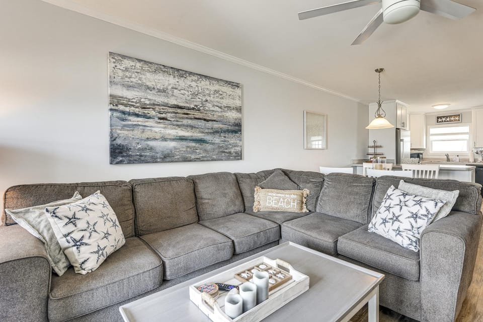 Ocean Isle Beach Condo w/ Balcony: Steps to Shore! House in Ocean Isle Beach