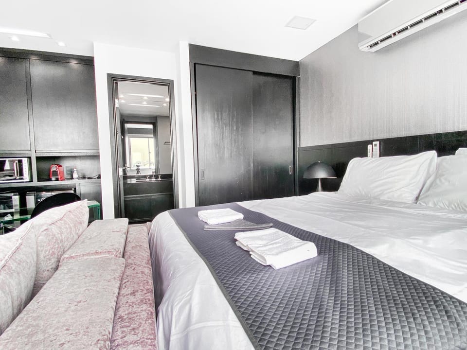Bed, Living room, Photo of the whole room, Seating area, Bedroom, hair dresser, wardrobe